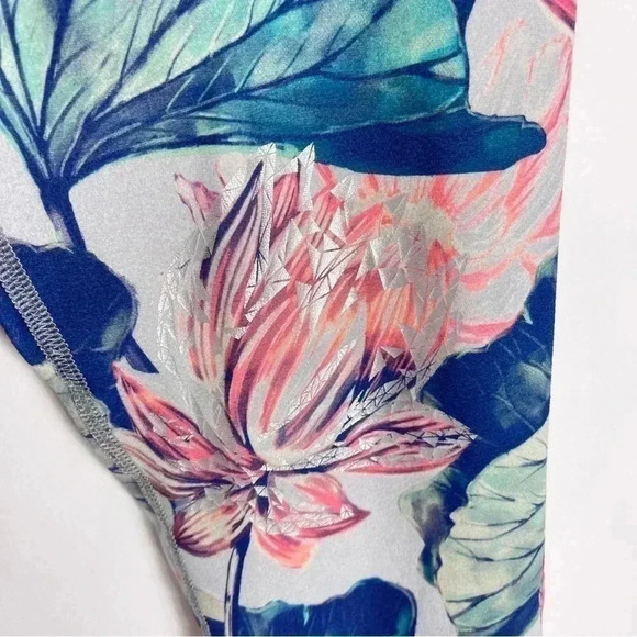 ❤️ Evolution and Creation Pants Womens  Large Capri Floral Active Yoga Leggings - Picture 3 of 5